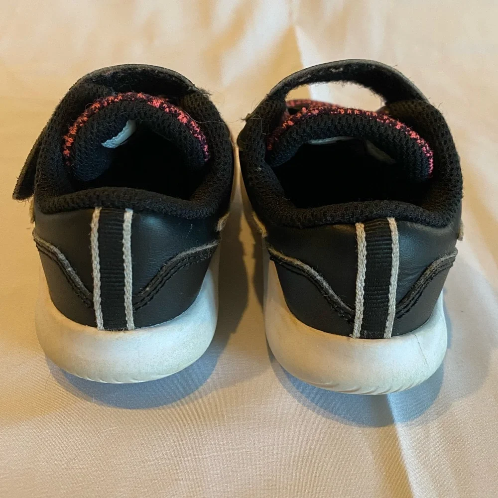 Nike Pink & Black baby tennis shoes Size 5C
